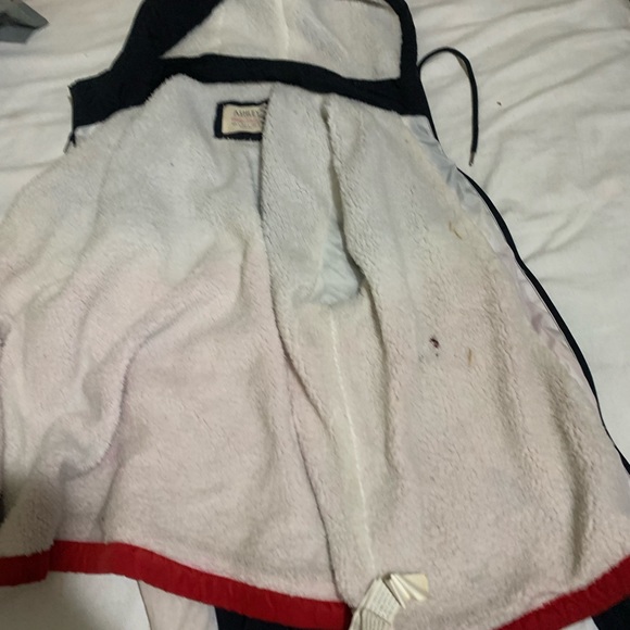 Am selling a wind breaker jacket - Picture 2 of 2